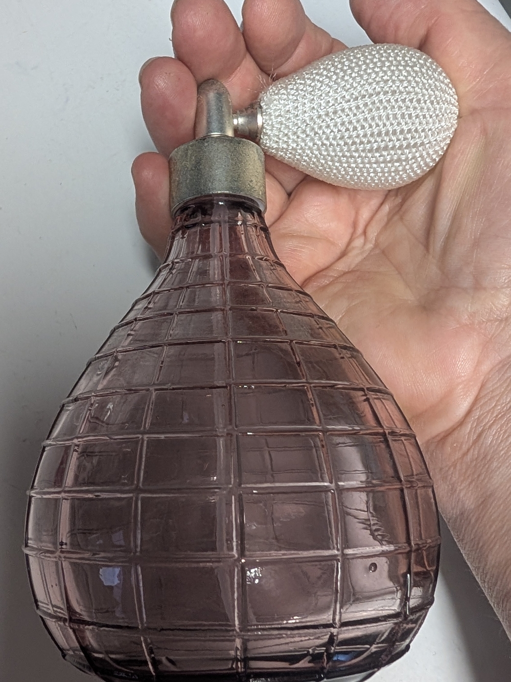 Source Unknown Purple Glass Atomizer with Cream Bulb